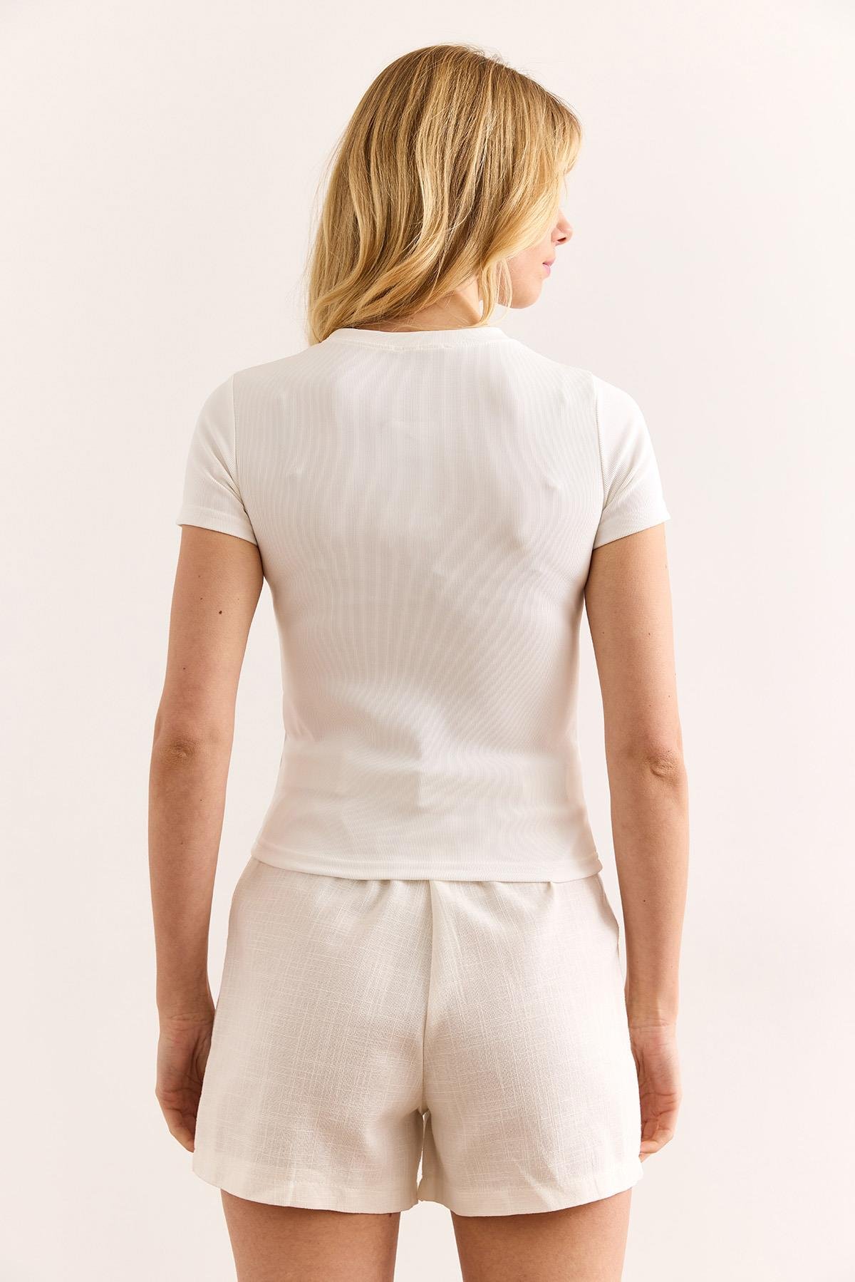 Payet Fiyonk Detaylı İnce Fitilli Crop Bluz Beyaz
