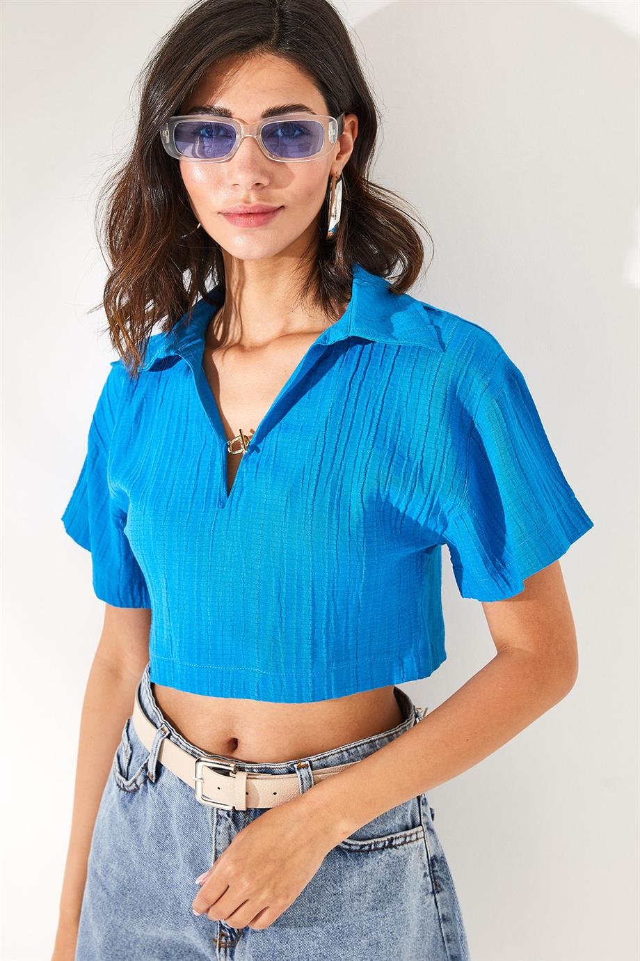 Polo Yaka Aksesuarlı Crop Bluz Mavi