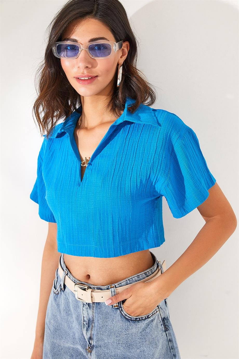 Polo Yaka Aksesuarlı Crop Bluz Mavi