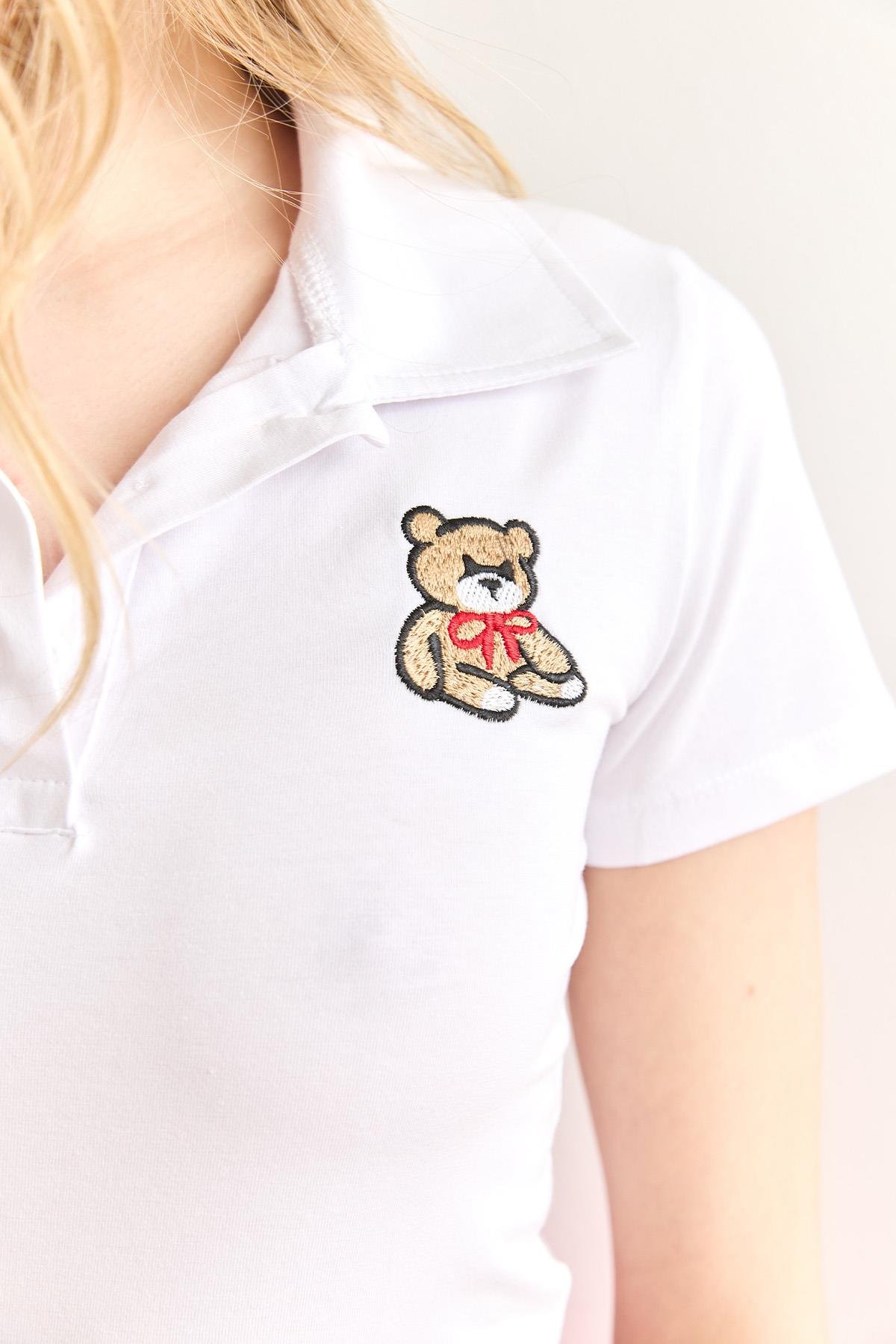 Polo Yaka Ayıcık Nakışlı Crop Tişört Beyaz