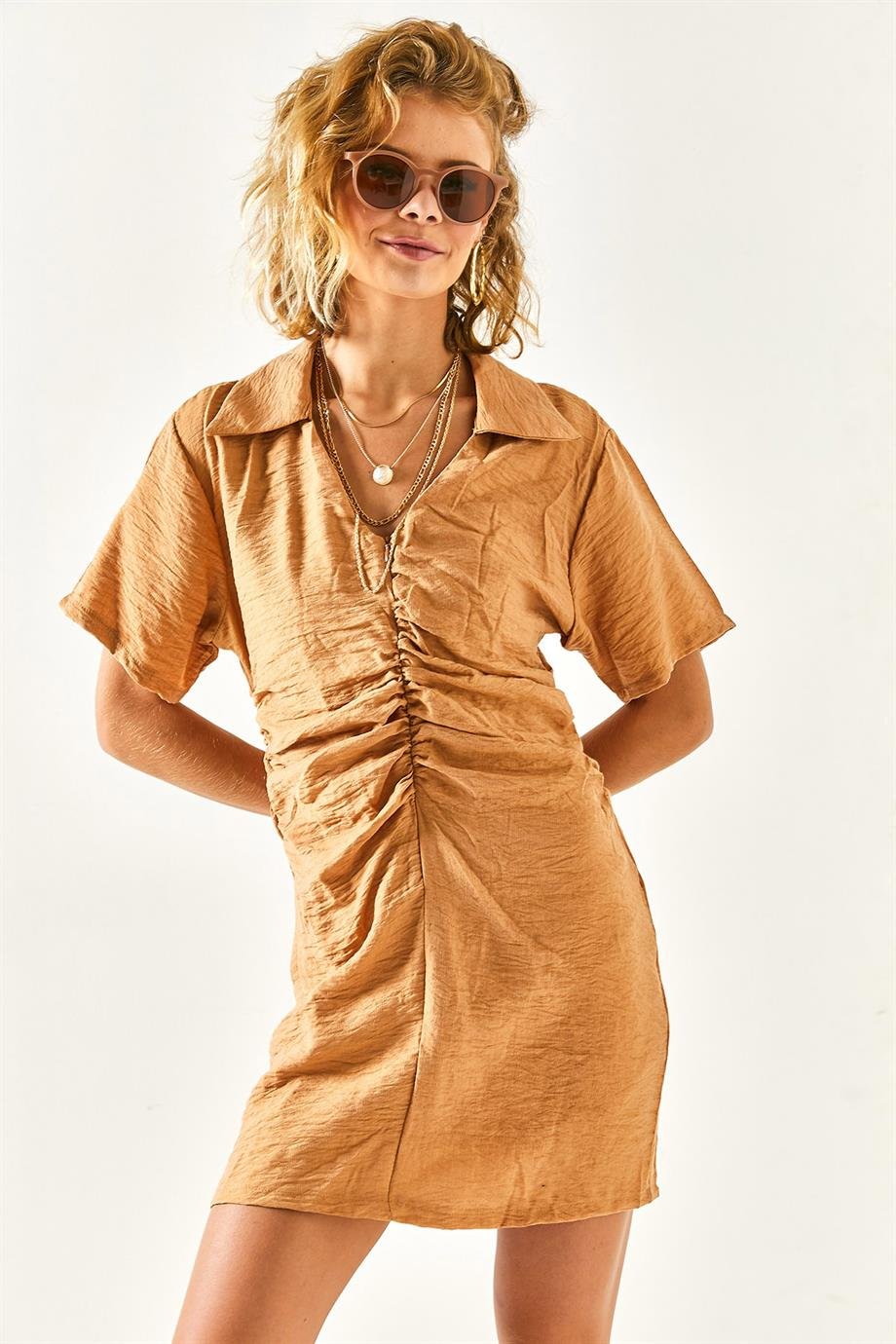 Polo Yaka Beli Büzgülü Mini Elbise Camel