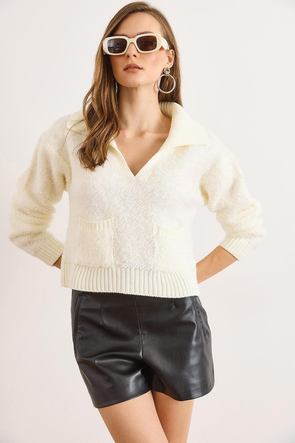Polo Yaka Cepli Dokulu Crop Triko Kazak Beyaz