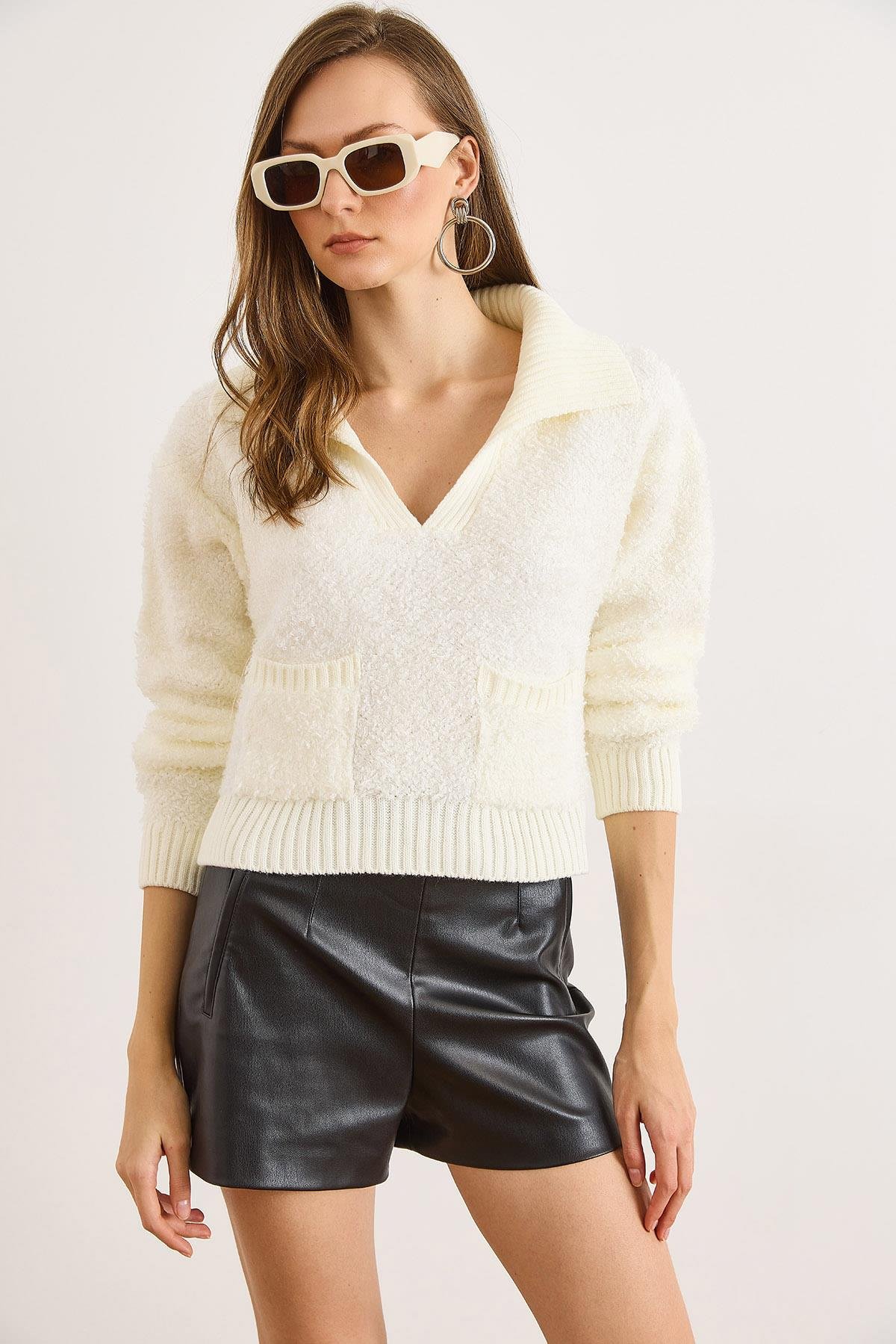 Polo Yaka Cepli Dokulu Crop Triko Kazak Beyaz