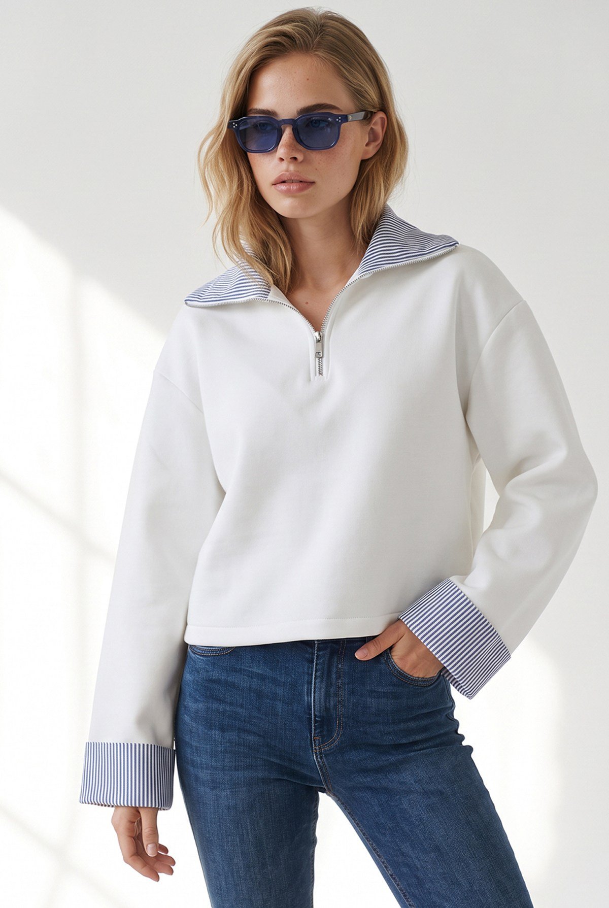 Polo Yaka Çizgi Detaylı Garnili Crop Sweatshirt Beyaz