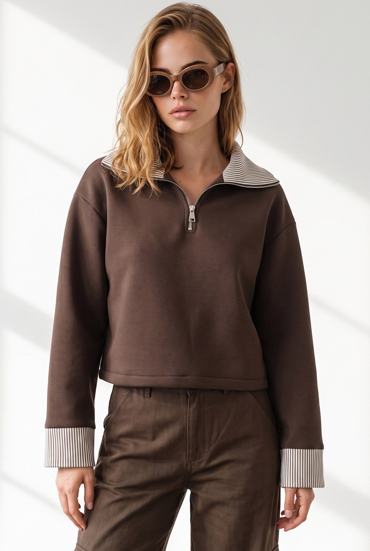 Polo Yaka Çizgi Detaylı Garnili Crop Sweatshirt Kahverengi