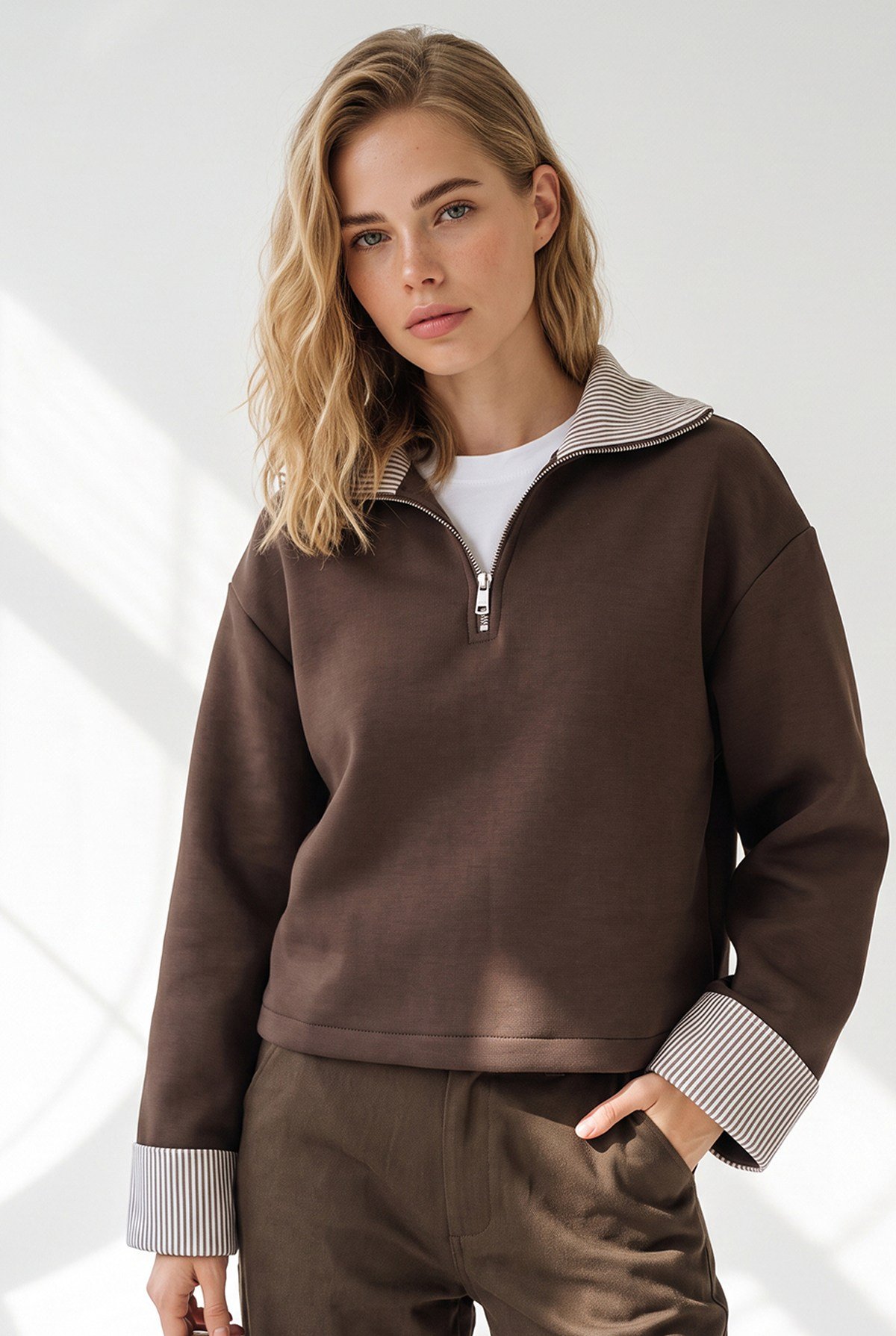 Polo Yaka Çizgi Detaylı Garnili Crop Sweatshirt Kahverengi