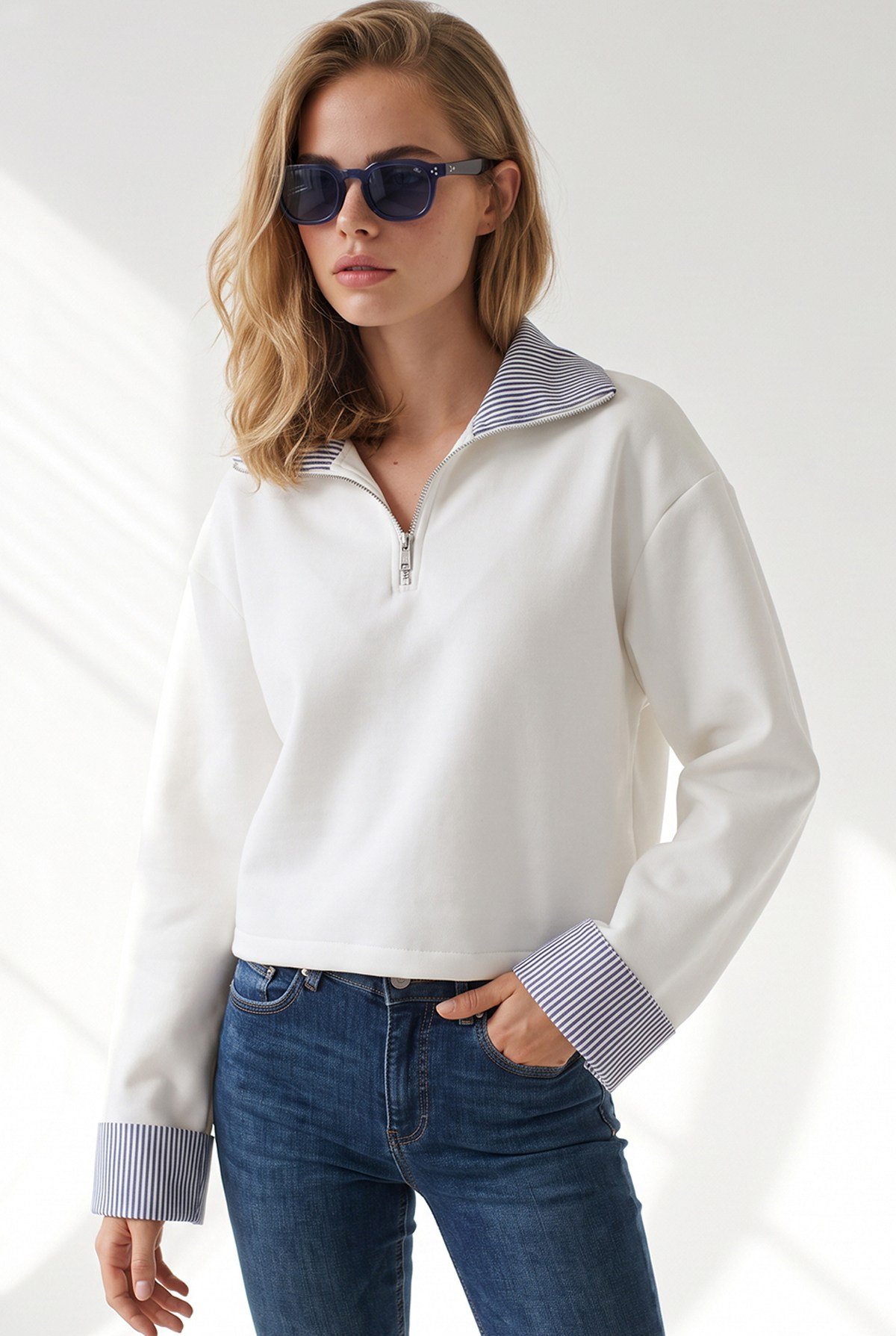 Polo Yaka Çizgi Detaylı Garnili Crop Sweatshirt Beyaz