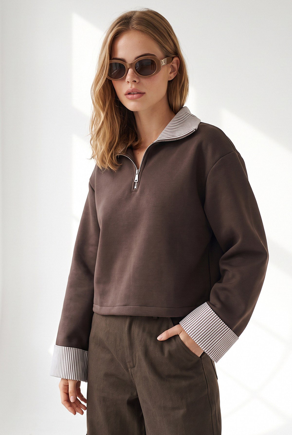 Polo Yaka Çizgi Detaylı Garnili Crop Sweatshirt Kahverengi