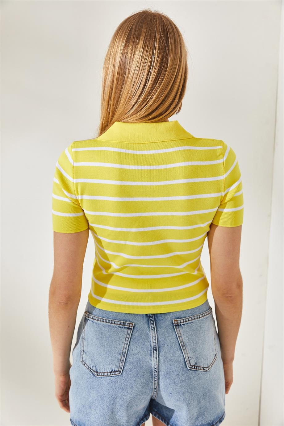 Polo Yaka Çizgili Crop Triko Bluz Sarı