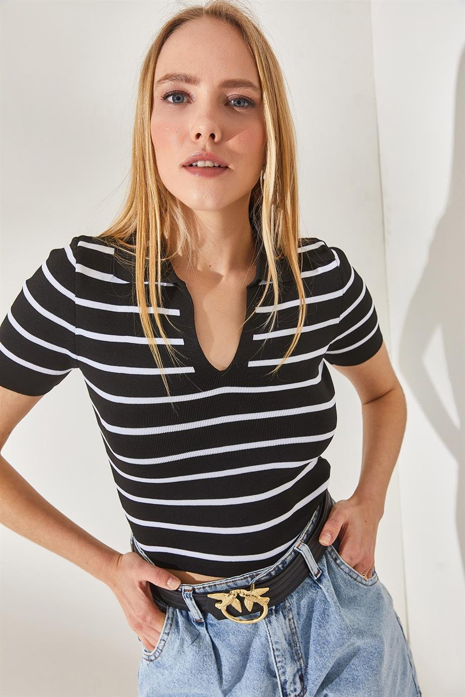 Polo Yaka Çizgili Crop Triko Bluz Siyah