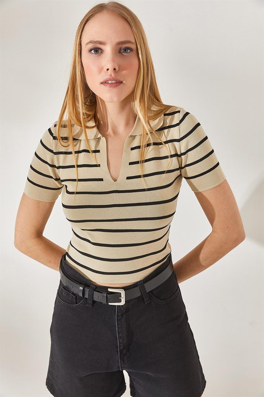 Polo Yaka Çizgili Crop Triko Bluz Taş
