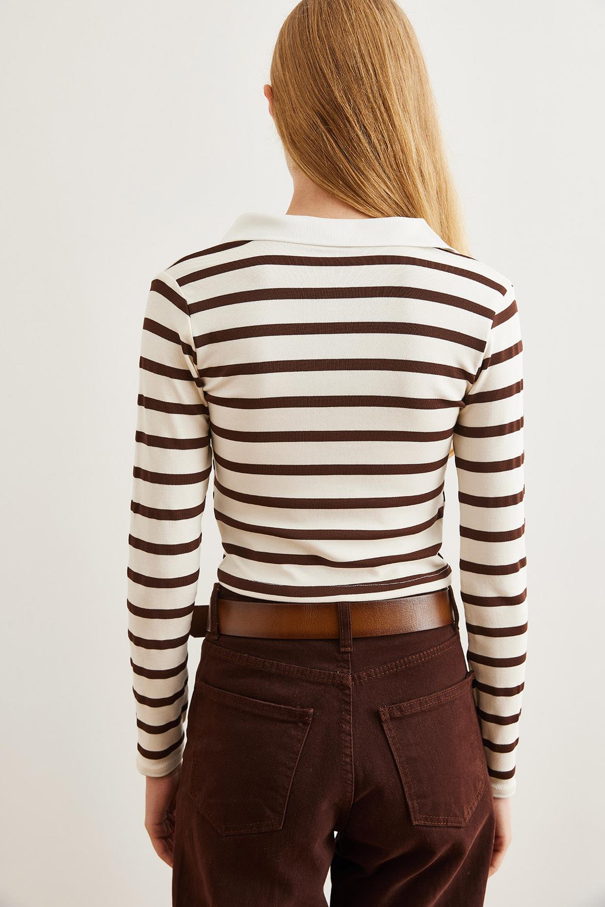 Polo Yaka Çizgili Soft Touch Esnek Crop Bluz Acı Kahve