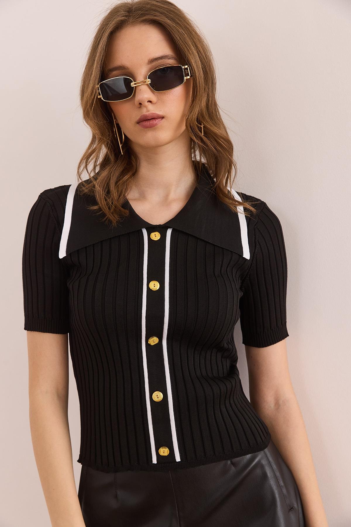 Polo Yaka Düğme Detaylı Crop Triko Bluz Siyah
