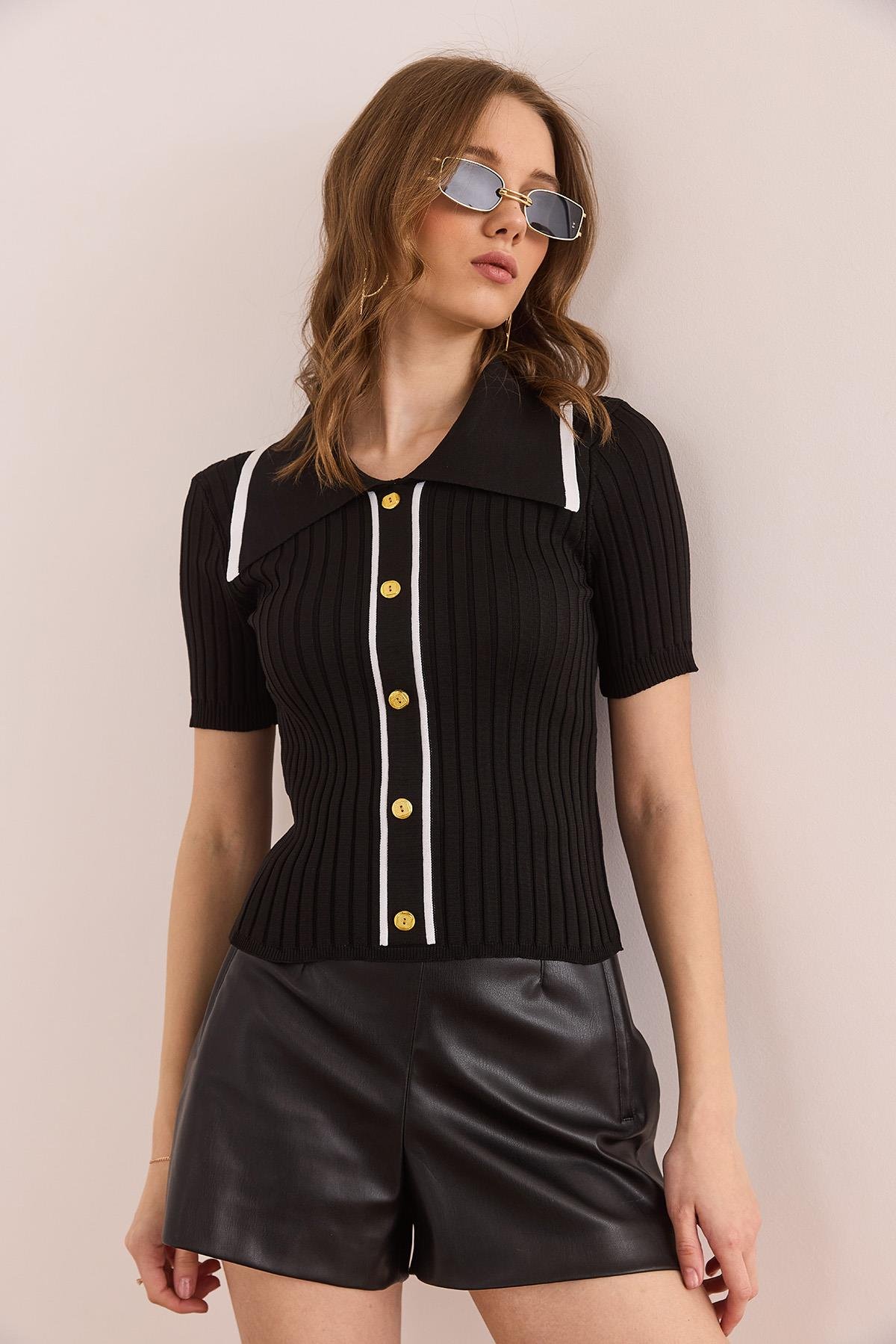 Polo Yaka Düğme Detaylı Crop Triko Bluz Siyah
