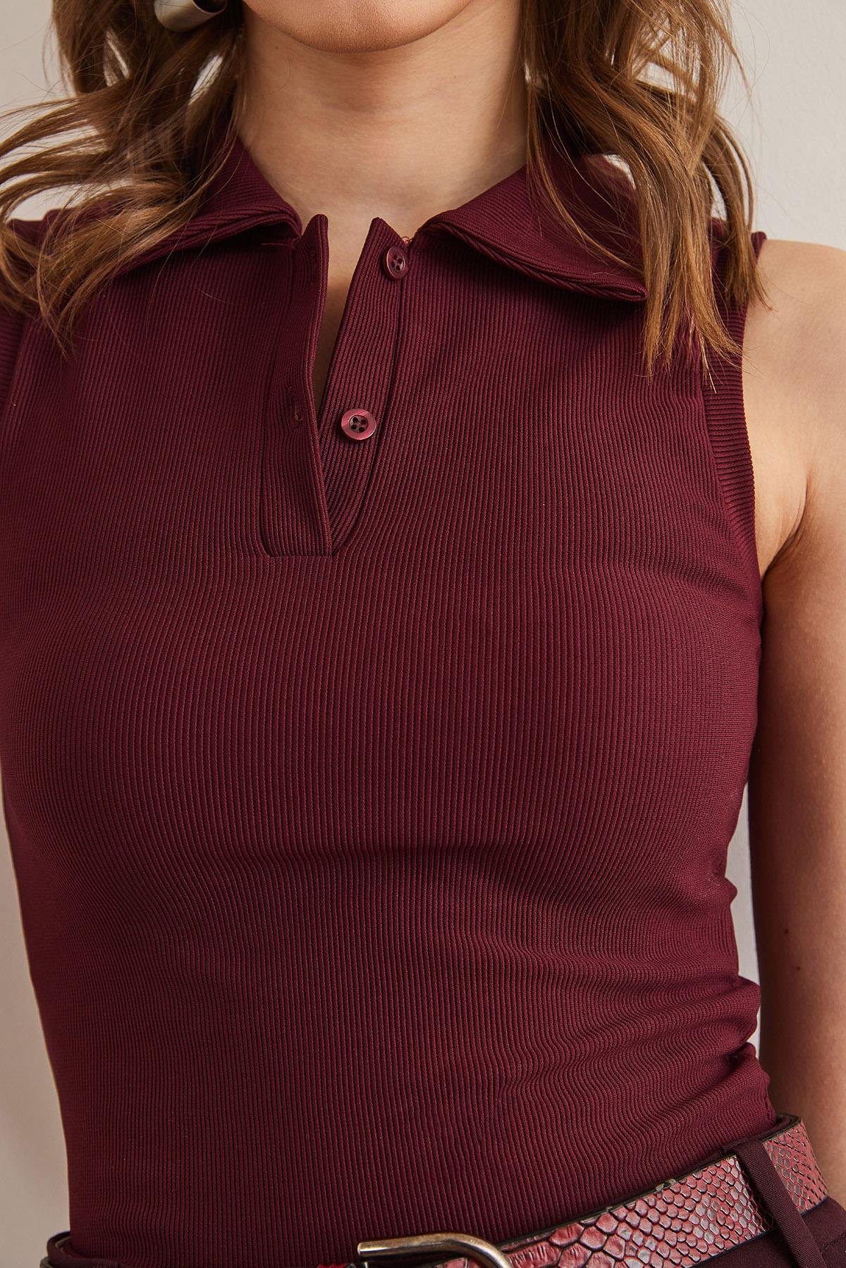 Polo Yaka Düğmeli Fitilli Crop Bluz Bordo