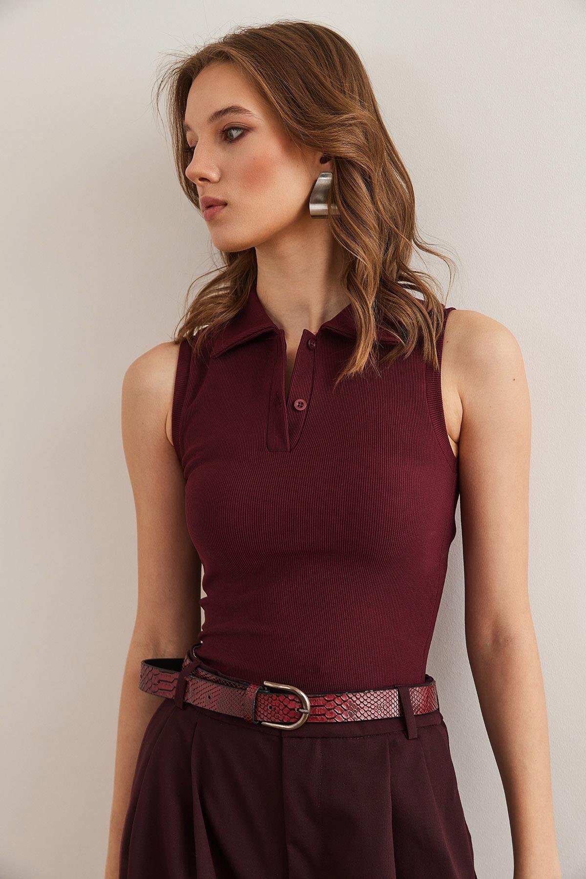 Polo Yaka Düğmeli Fitilli Crop Bluz Bordo
