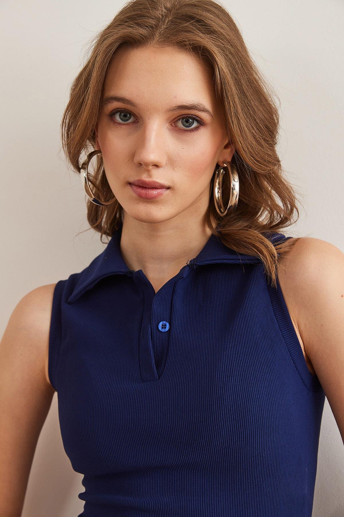 Polo Yaka Düğmeli Fitilli Crop Bluz Lacivert