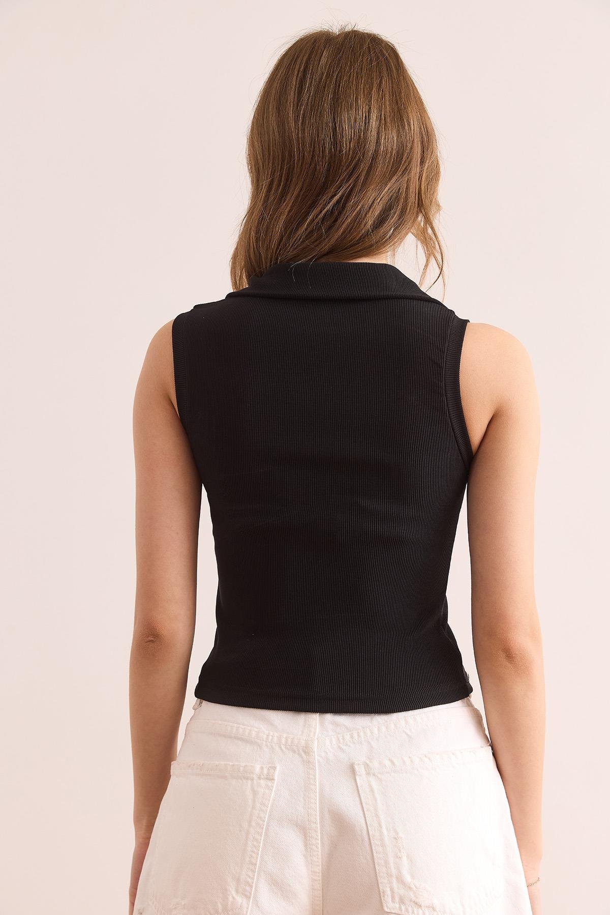 Polo Yaka Düğmeli Fitilli Crop Bluz Siyah