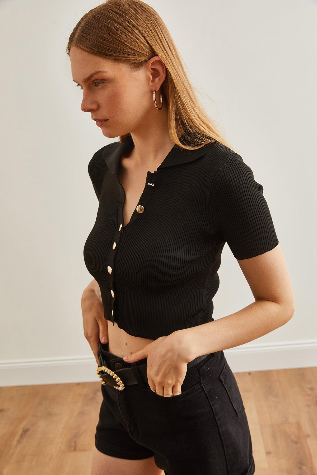 Polo Yaka Metal Düğmeli Crop Esnek Triko Bluz Siyah