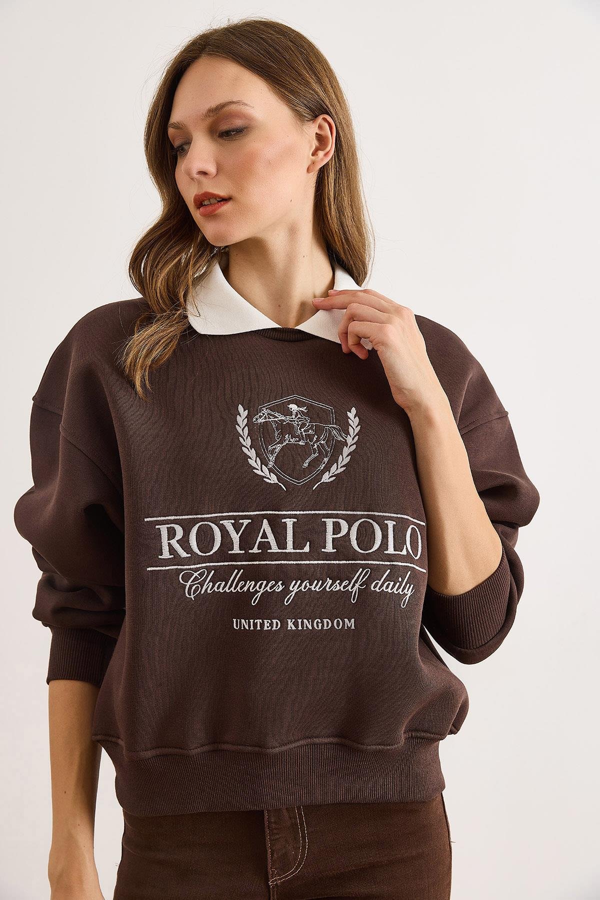 Polo Yaka Nakışlı Şardonlu Sweatshirt Kahverengi