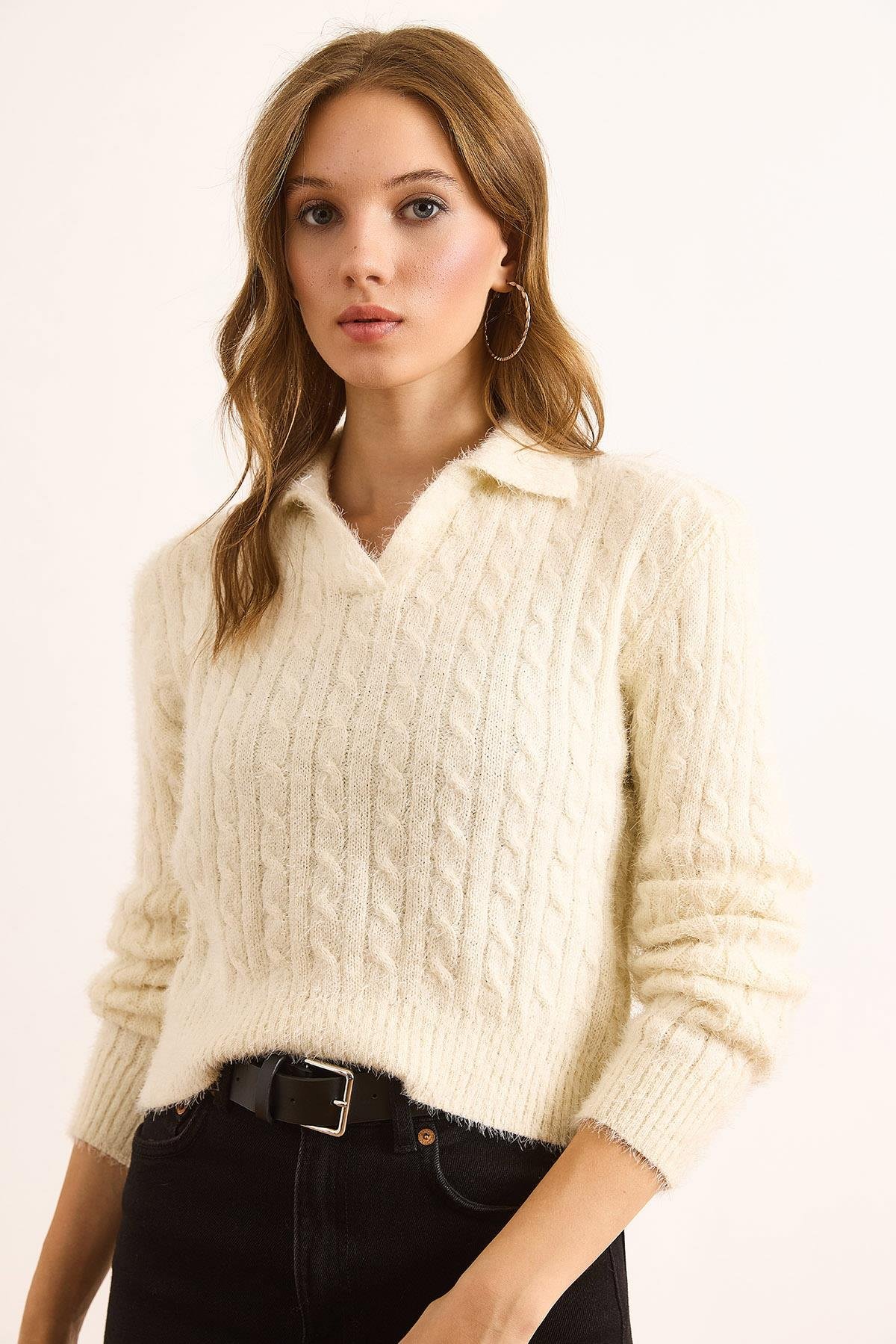 Polo Yaka Saç Örgülü Crop Sakal Bluz Ekru