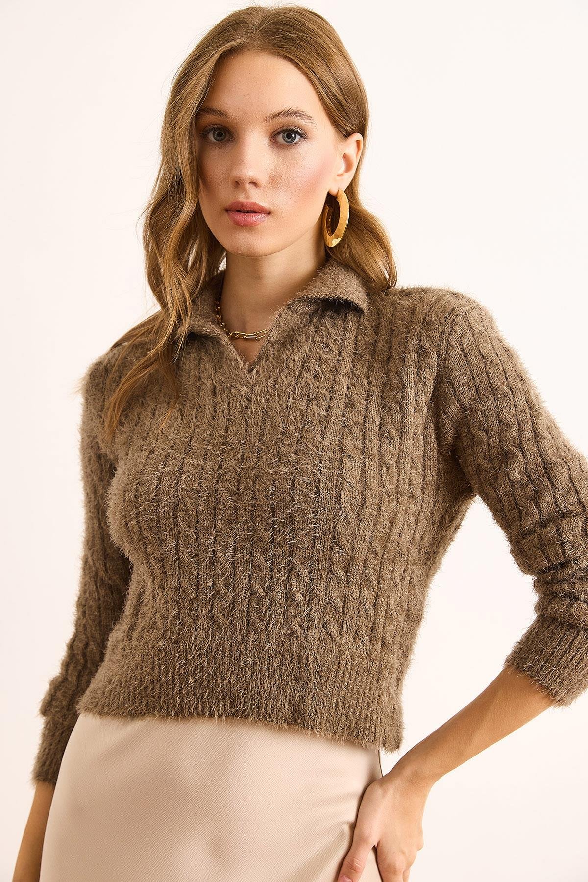 Polo Yaka Saç Örgülü Crop Sakal Bluz Vizon