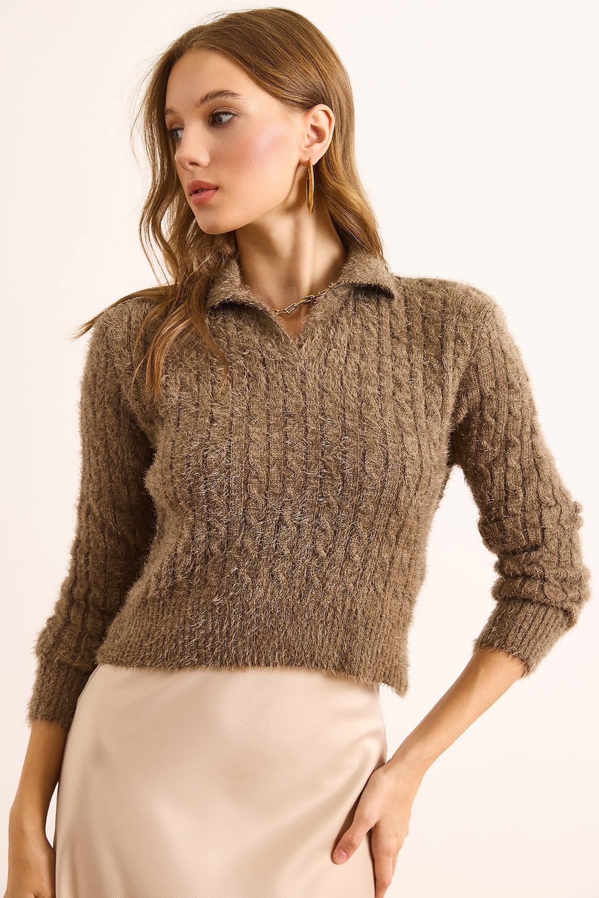 Polo Yaka Saç Örgülü Crop Sakal Bluz Vizon