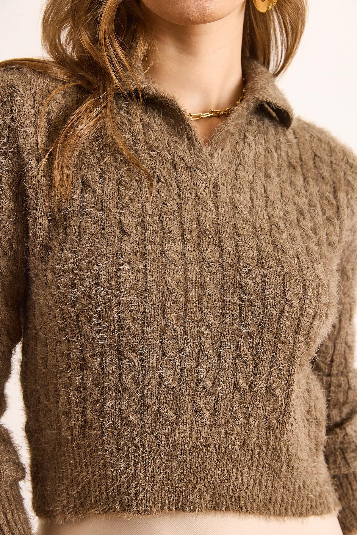 Polo Yaka Saç Örgülü Crop Sakal Bluz Vizon