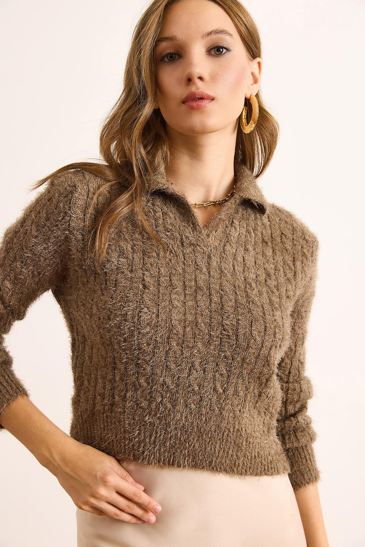 Polo Yaka Saç Örgülü Crop Sakal Bluz Vizon