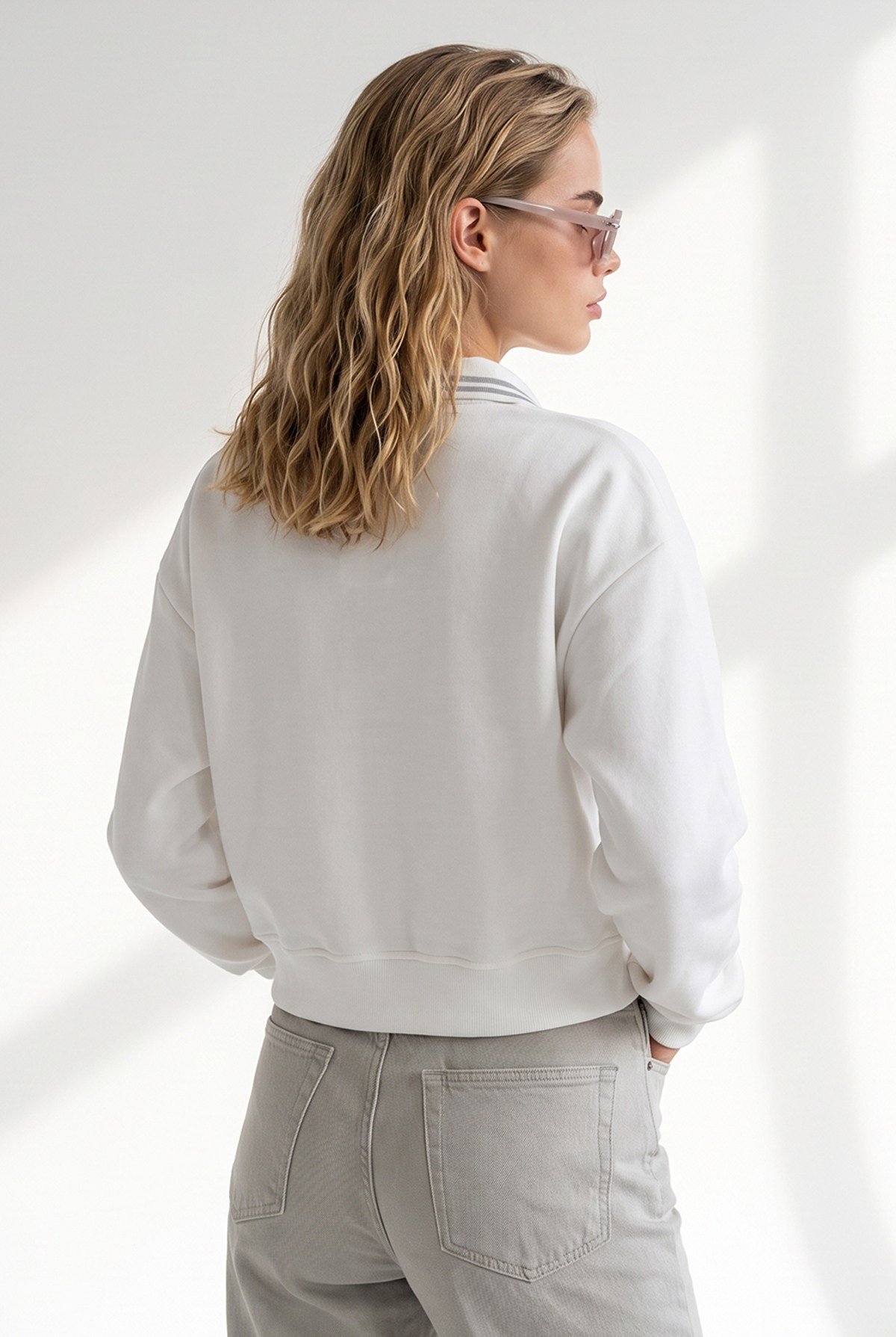 Polo Yaka Şardonlu Nakışlı Crop Sweatshirt Beyaz