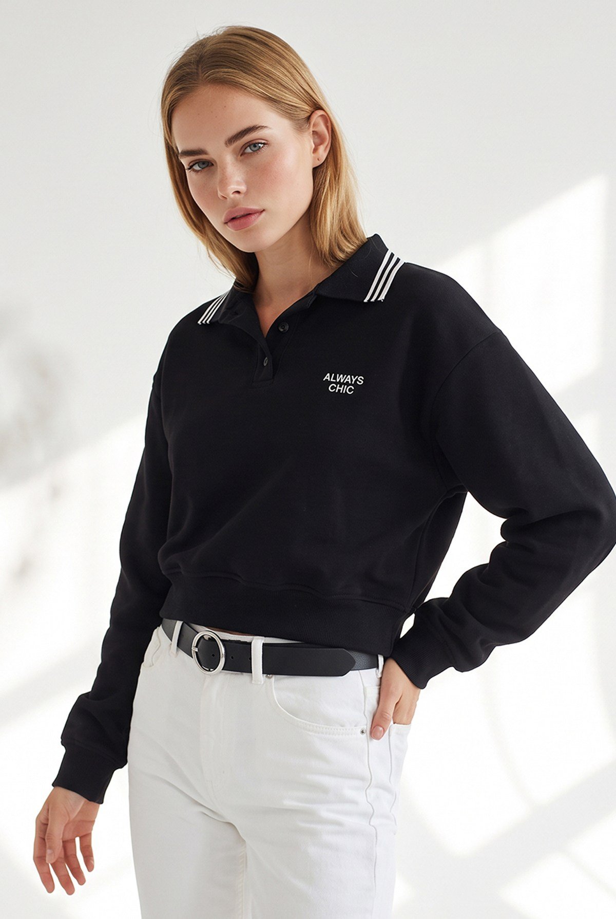 Polo Yaka Şardonlu Nakışlı Crop Sweatshirt Siyah