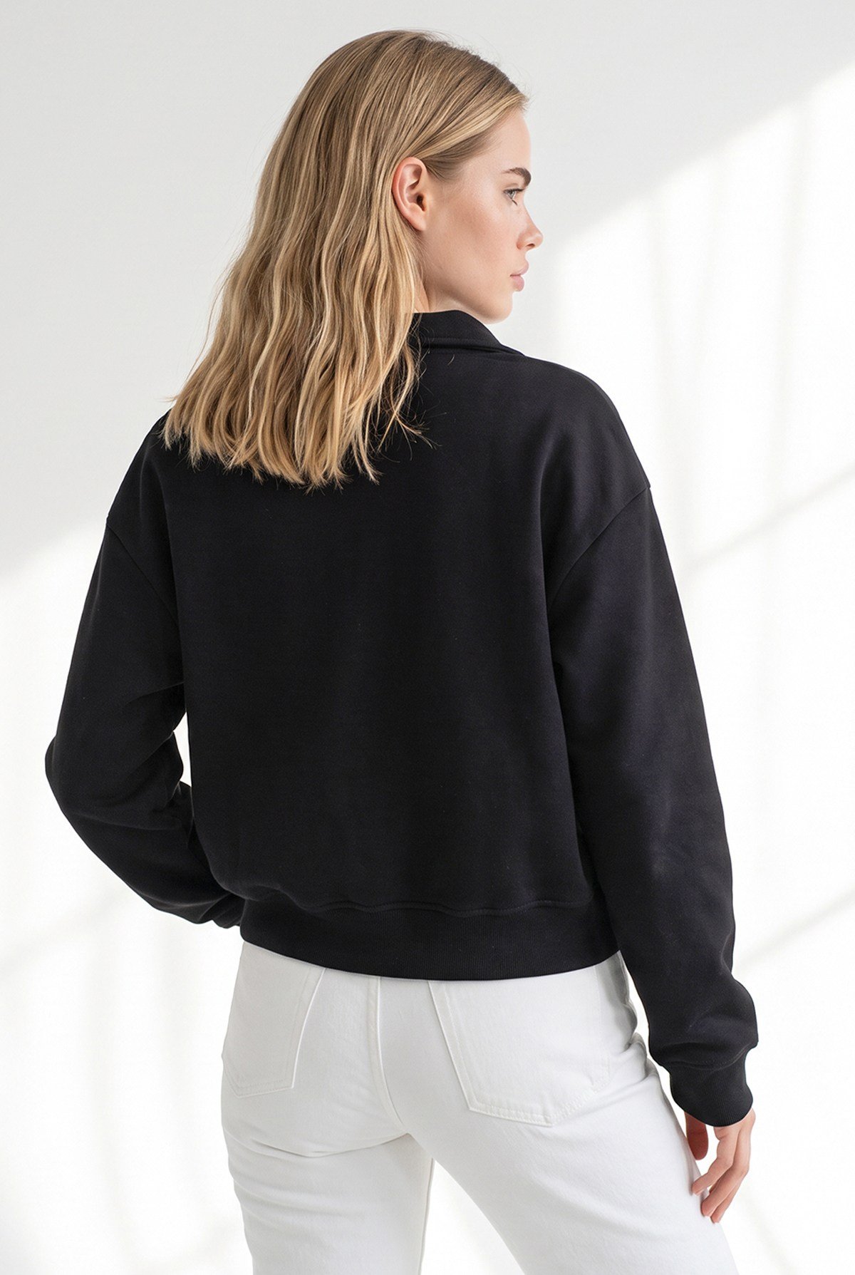 Polo Yaka Şardonlu Nakışlı Crop Sweatshirt Siyah