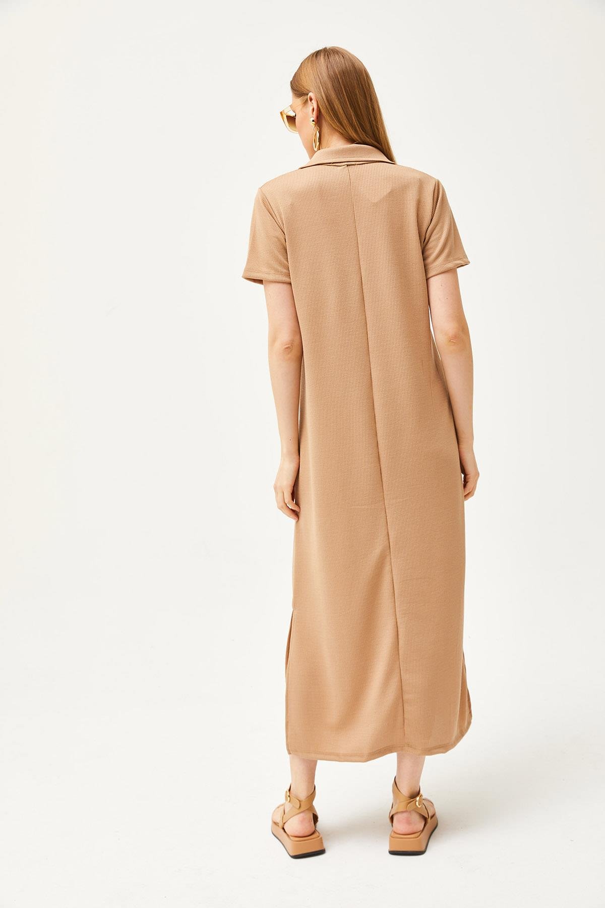 Polo Yaka Yırtmaçlı Burgu Elbise Camel