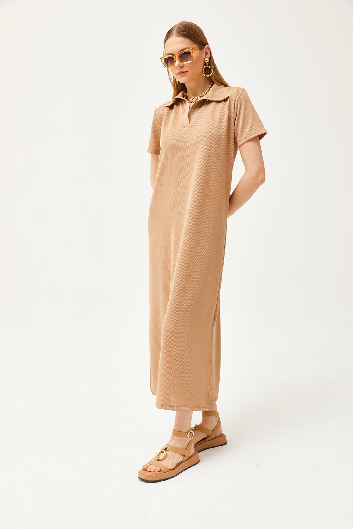 Polo Yaka Yırtmaçlı Burgu Elbise Camel