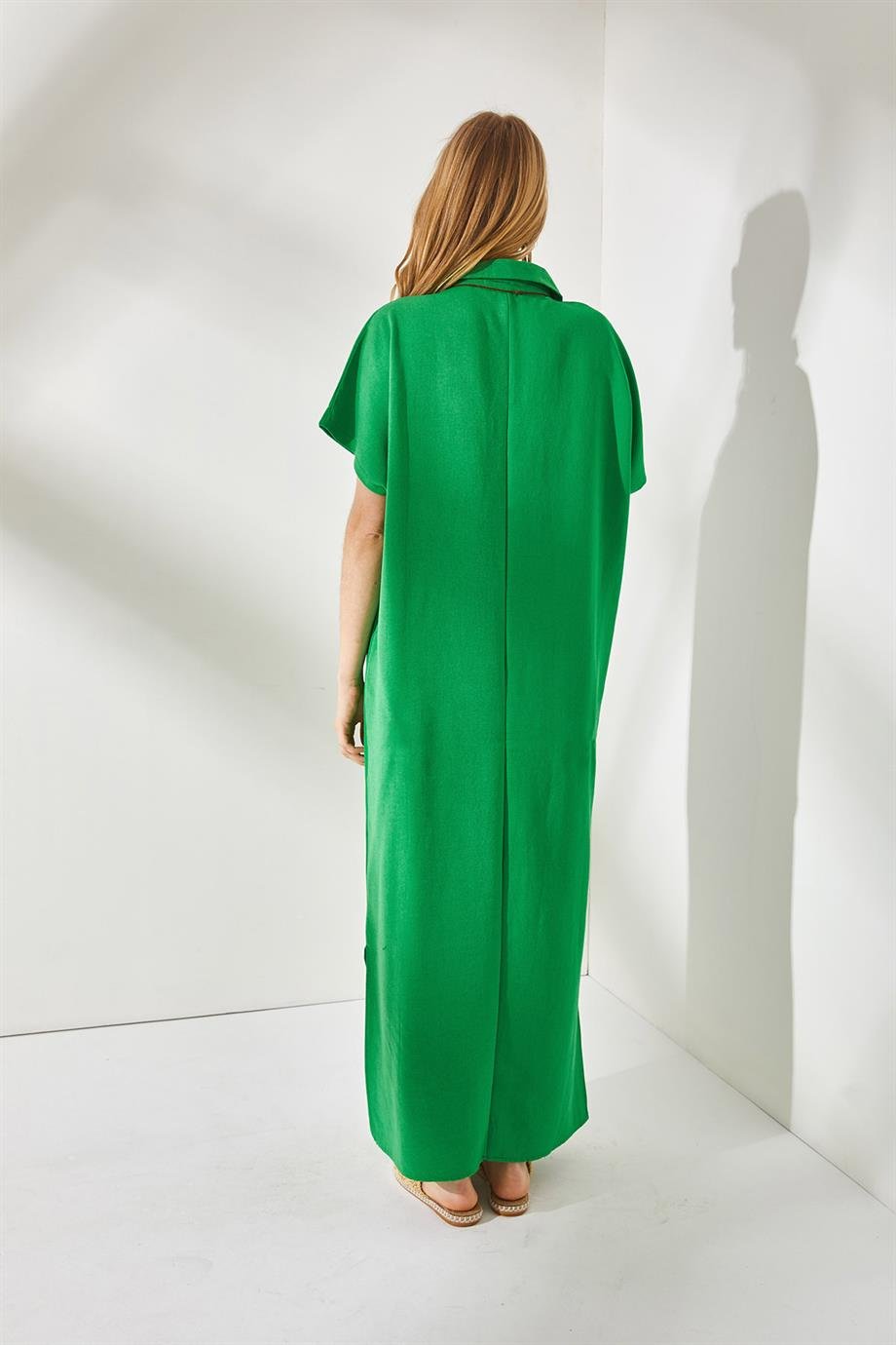 Polo Yaka Yırtmaçlı Oversize Keten Karışımlı Elbise Çimen Yeşili