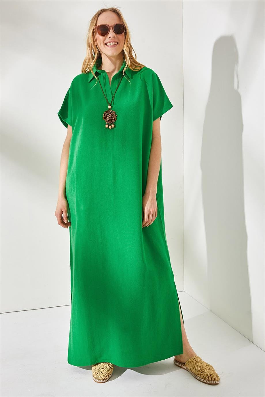 Polo Yaka Yırtmaçlı Oversize Keten Karışımlı Elbise Çimen Yeşili