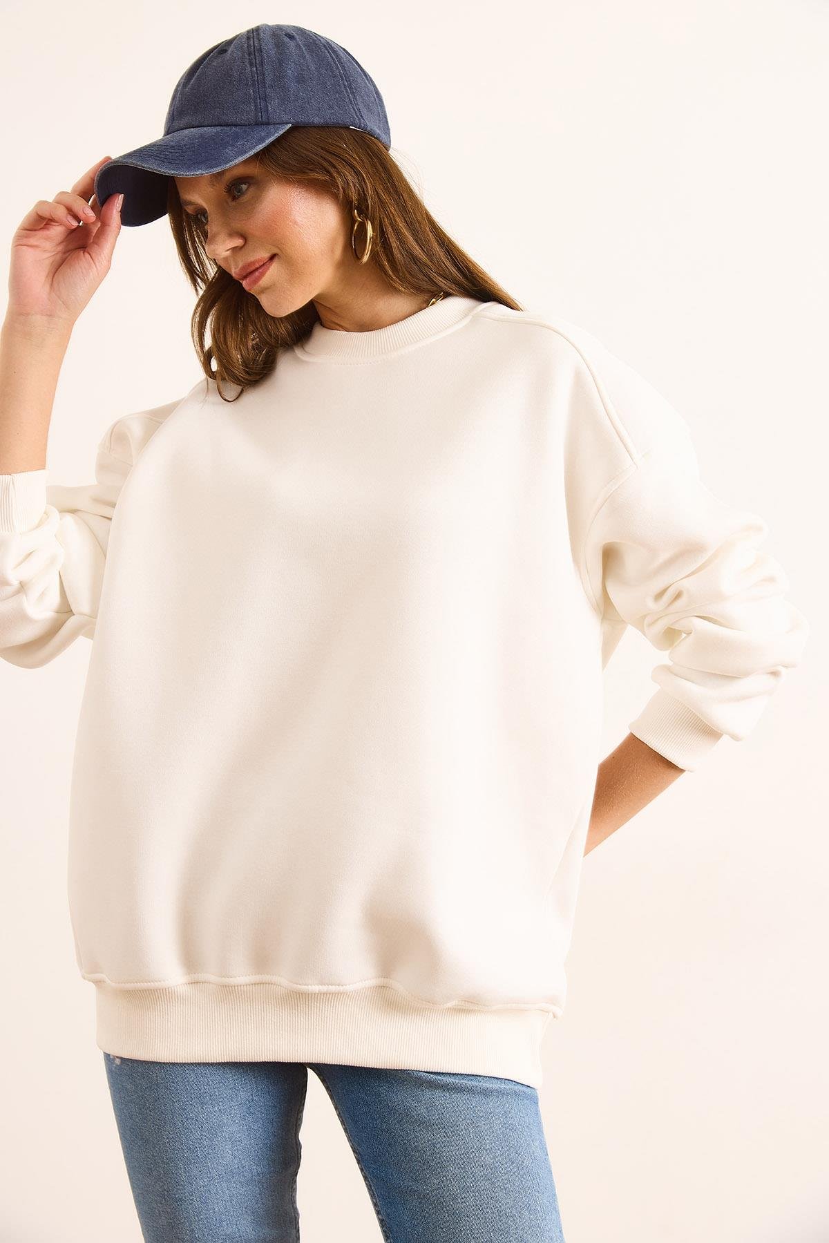 Premium Omuzu Dikiş Detaylı Oversize Şardonlu Sweatshirt Beyaz