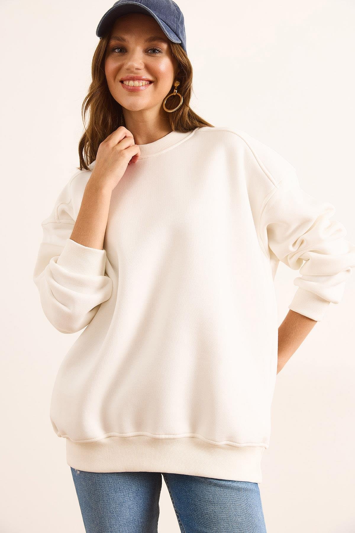 Premium Omuzu Dikiş Detaylı Oversize Şardonlu Sweatshirt Beyaz
