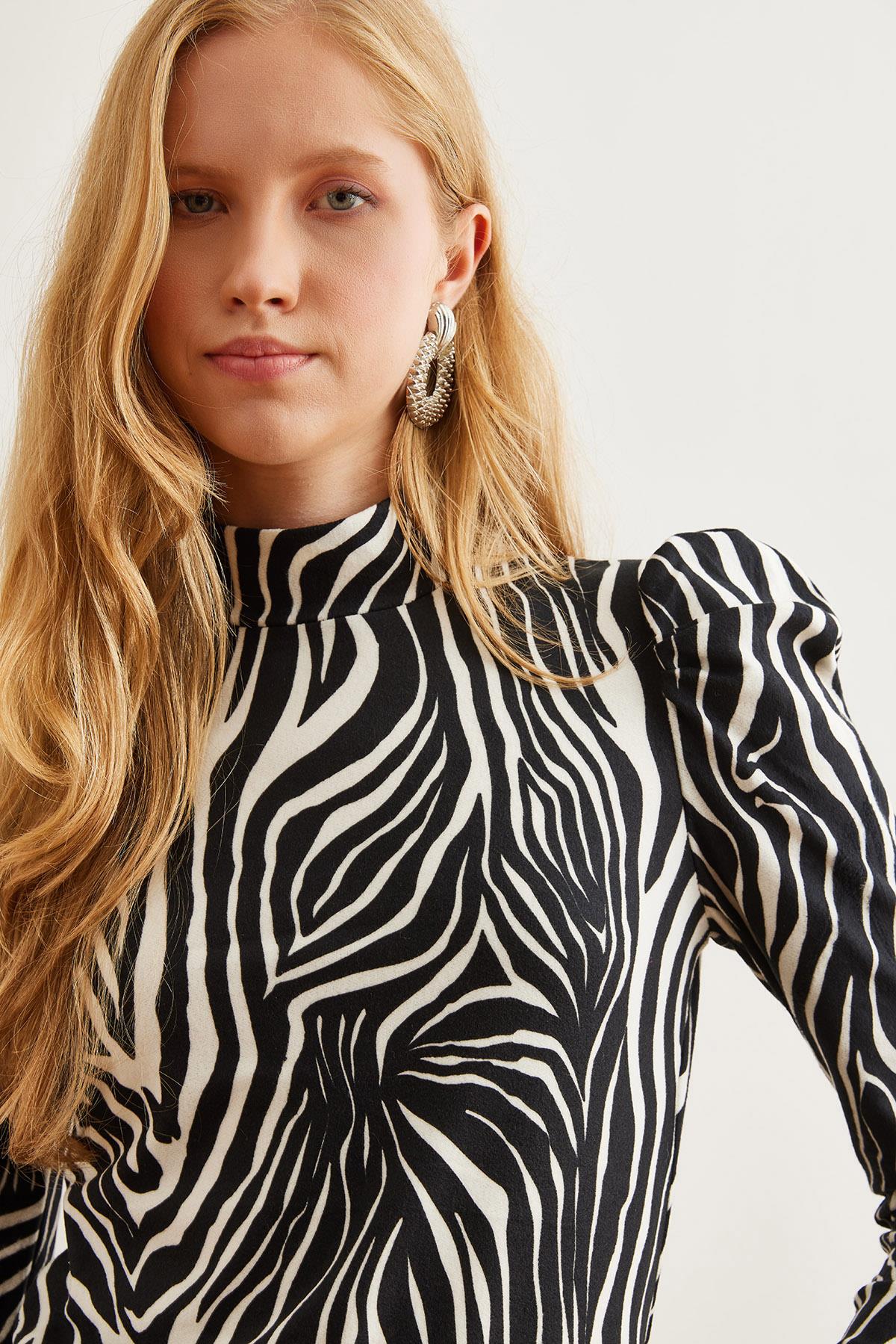 Prenses Kol Süet Dokulu Bluz Zebra Siyah
