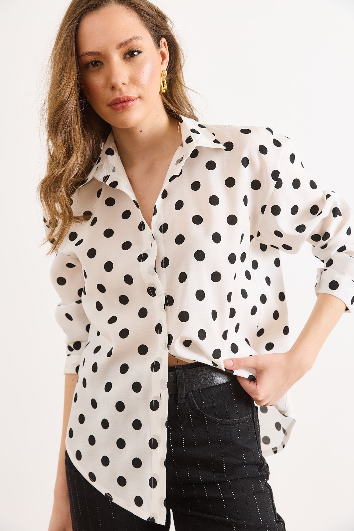 Puantiyeli Sırtı Pileli Loose Fit Dokuma Gömlek Beyaz
