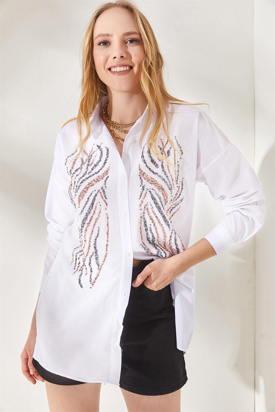 Pul Payet Detaylı Oversize Gömlek Beyaz