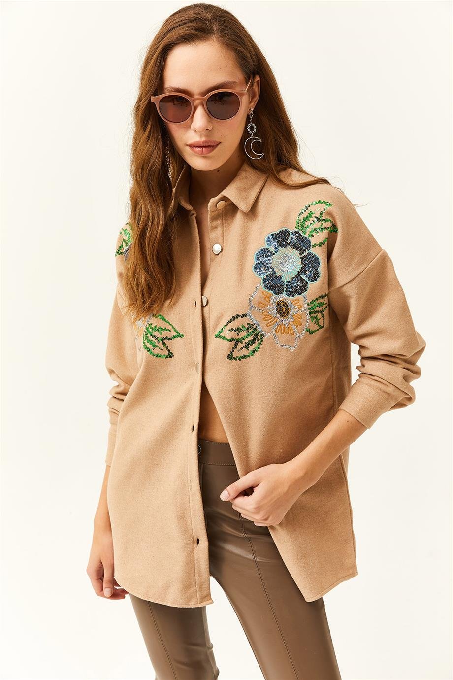 Pul Payet Detaylı Oversize Kaşe Gömlek Çiçek Camel