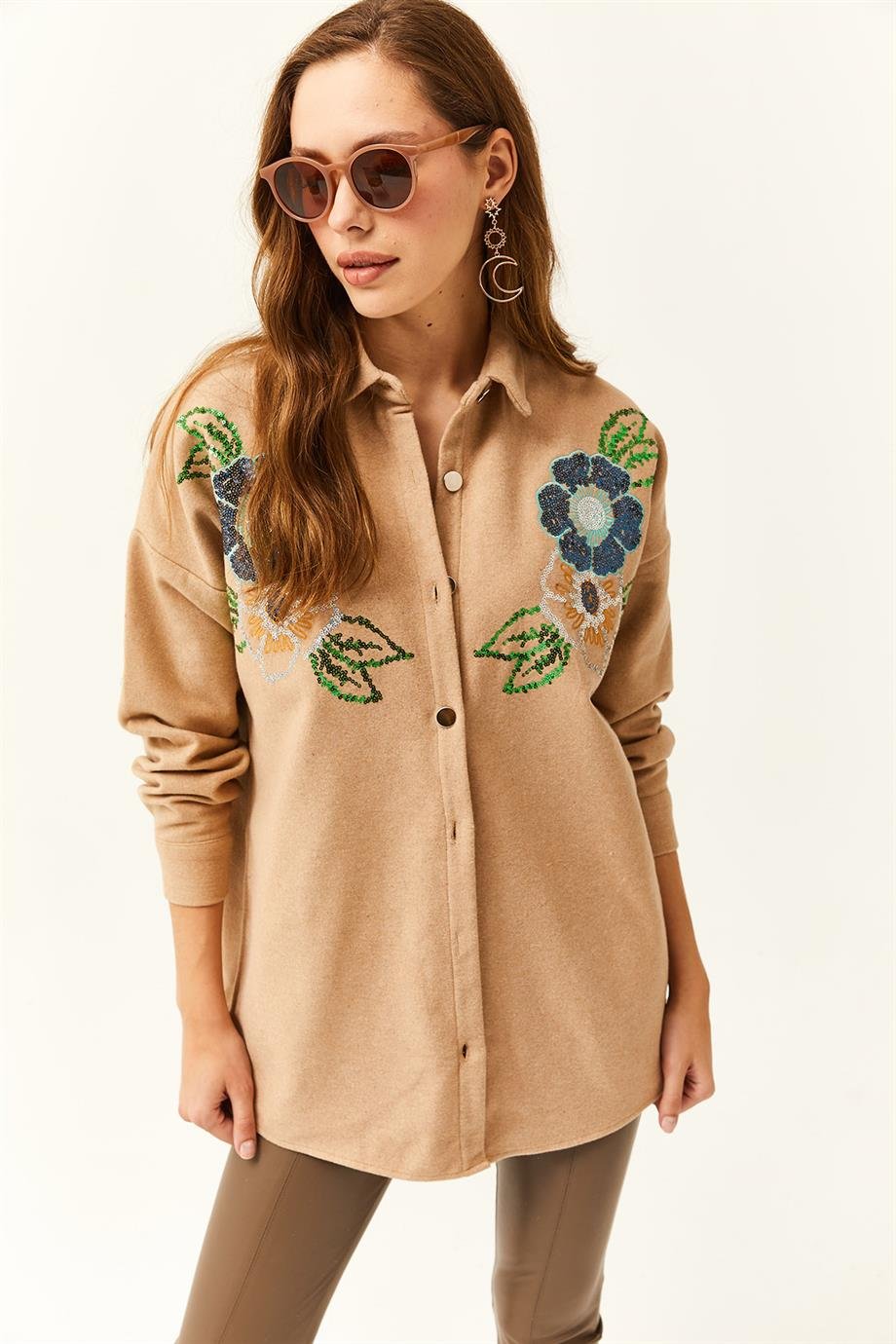 Pul Payet Detaylı Oversize Kaşe Gömlek Çiçek Camel