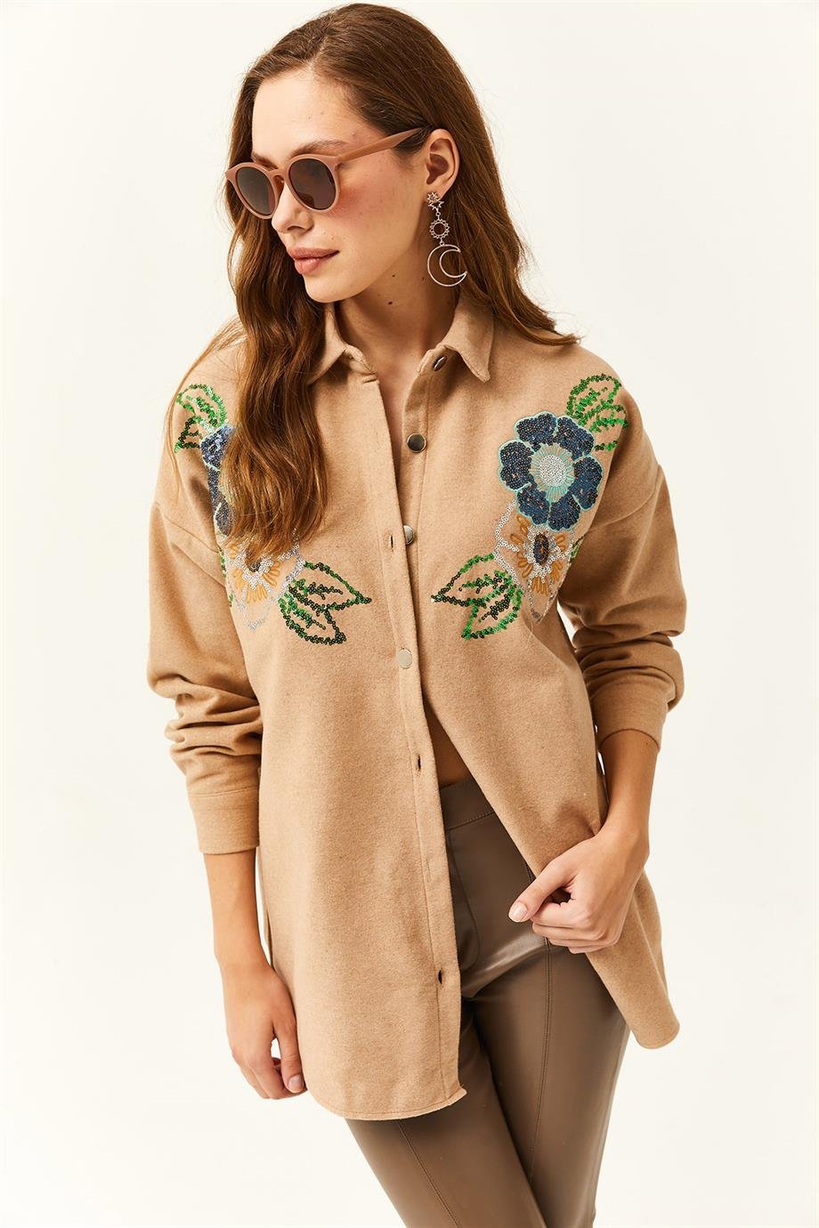 Pul Payet Detaylı Oversize Kaşe Gömlek Çiçek Camel