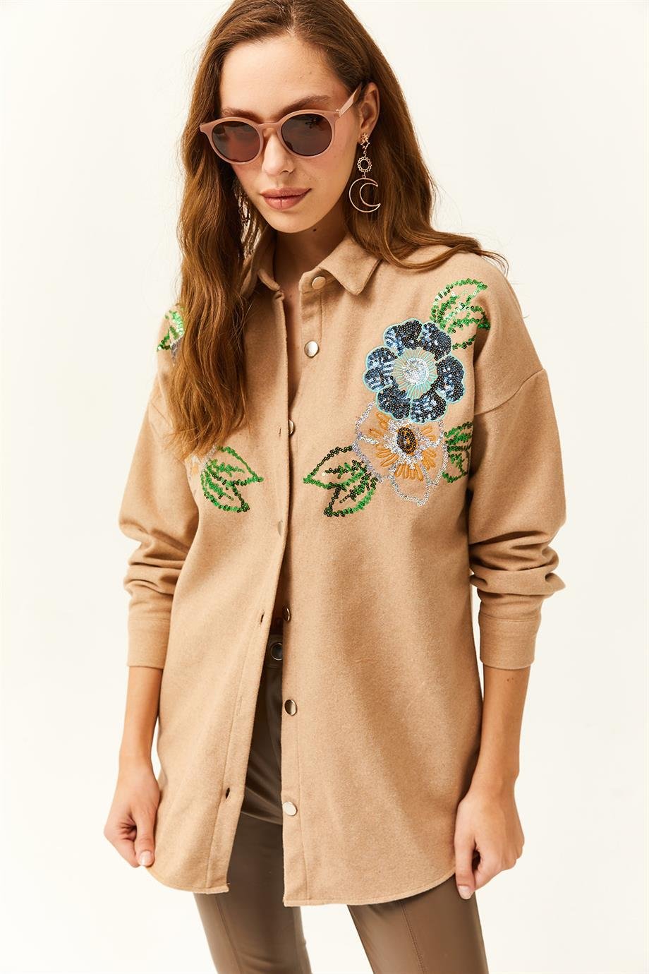Pul Payet Detaylı Oversize Kaşe Gömlek Çiçek Camel