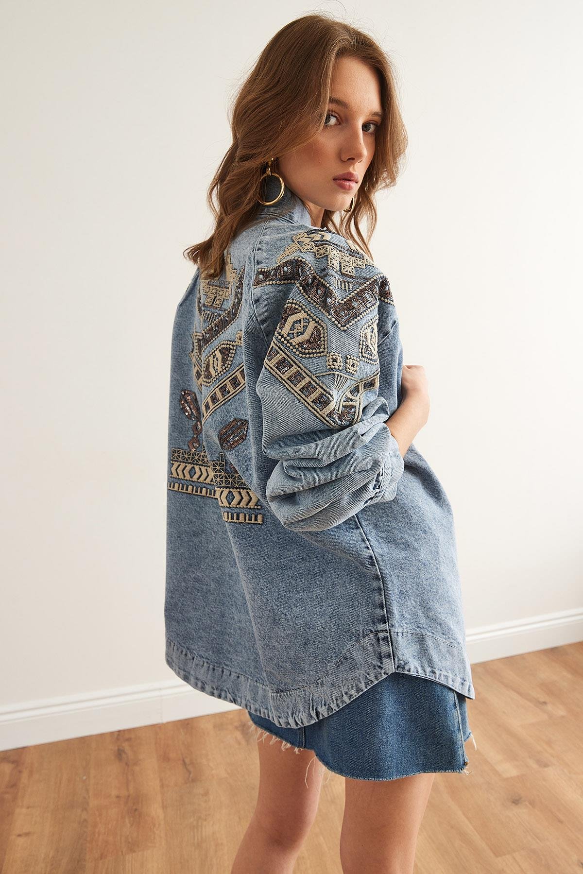 Pul Payet Nakış Detaylı Denim Ceket Geometrik Pul Mavi