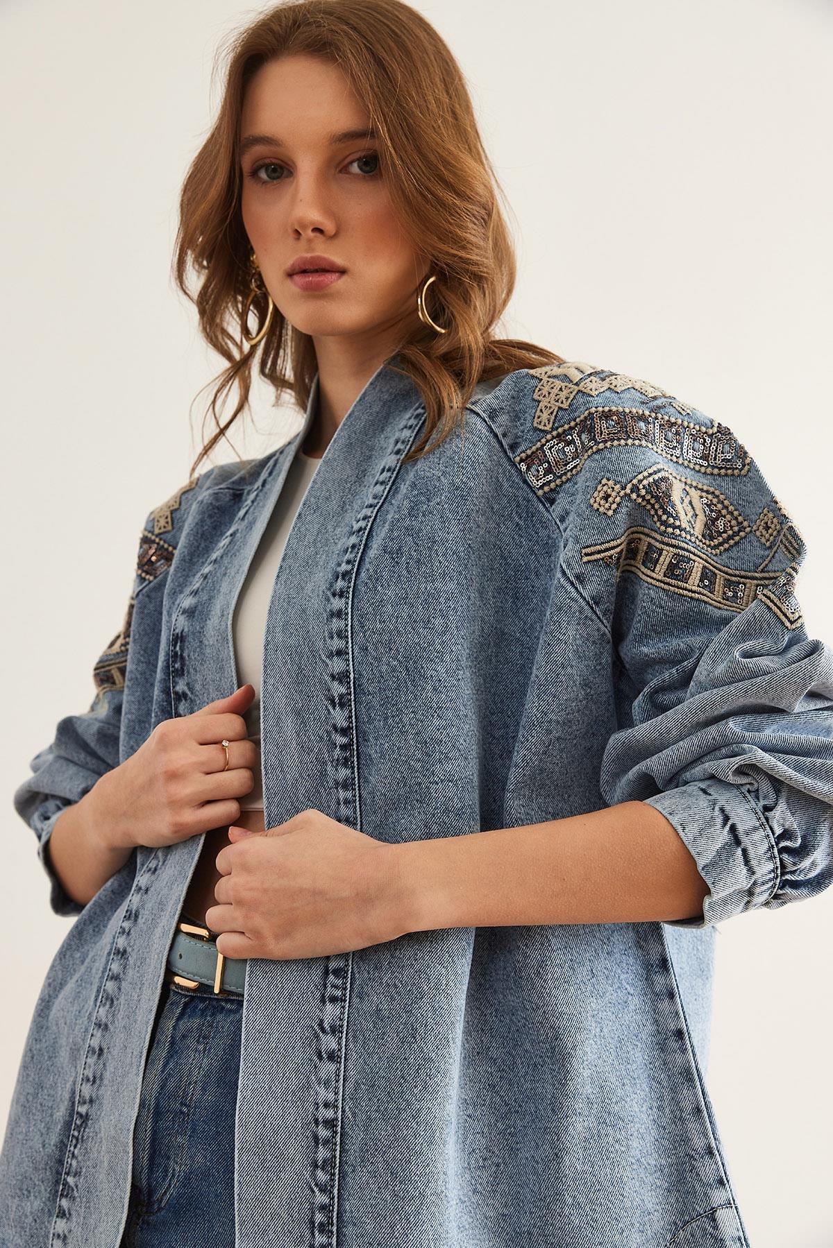 Pul Payet Nakış Detaylı Denim Ceket Geometrik Pul Mavi