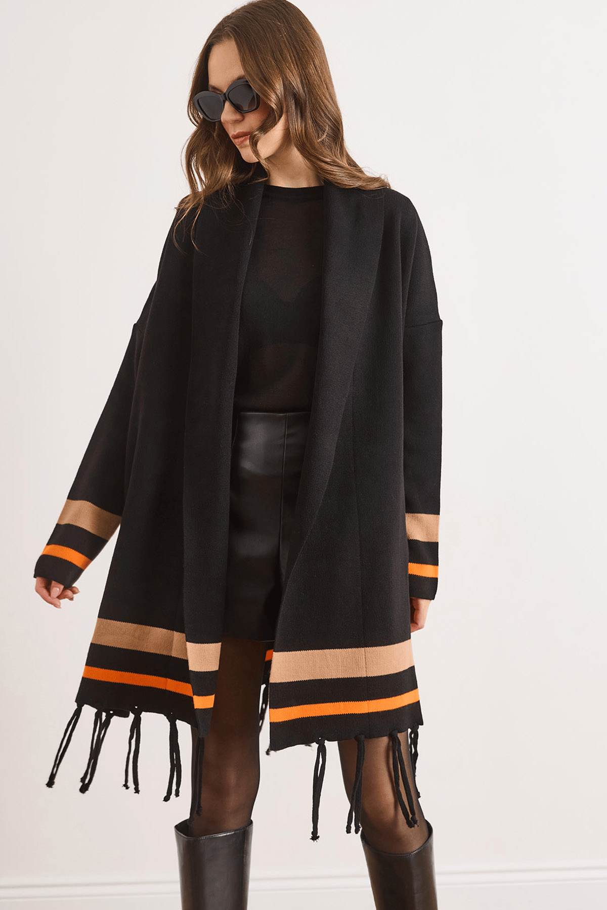 Püsküllü Panço Hırka Siyah Camel