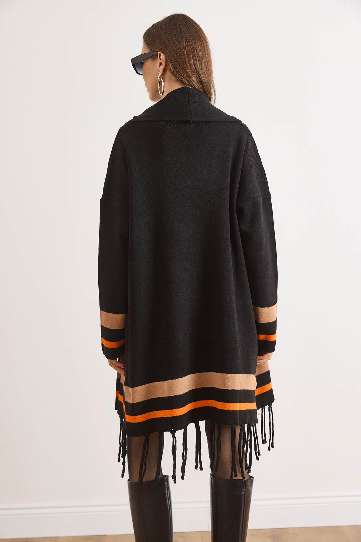 Püsküllü Panço Hırka Siyah Camel