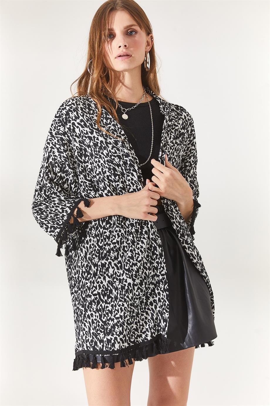 Püsküllü Salaş Örme Kimono Leopar Siyah